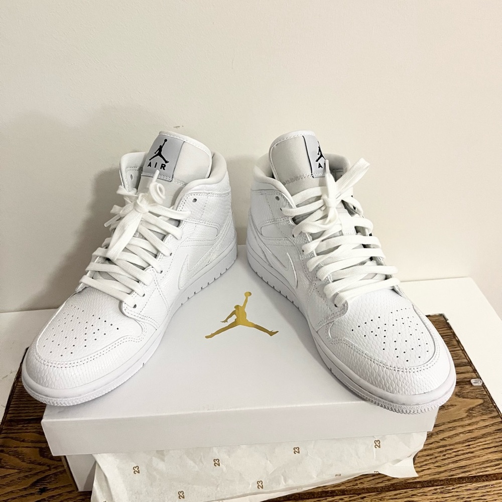 Jordan 1 mid white snake skin size 7 women. Brand new never worn authentic $200